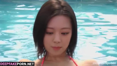 Awesome cunni in golden bikini / 유나 있지 Yuna in pool adult tapes